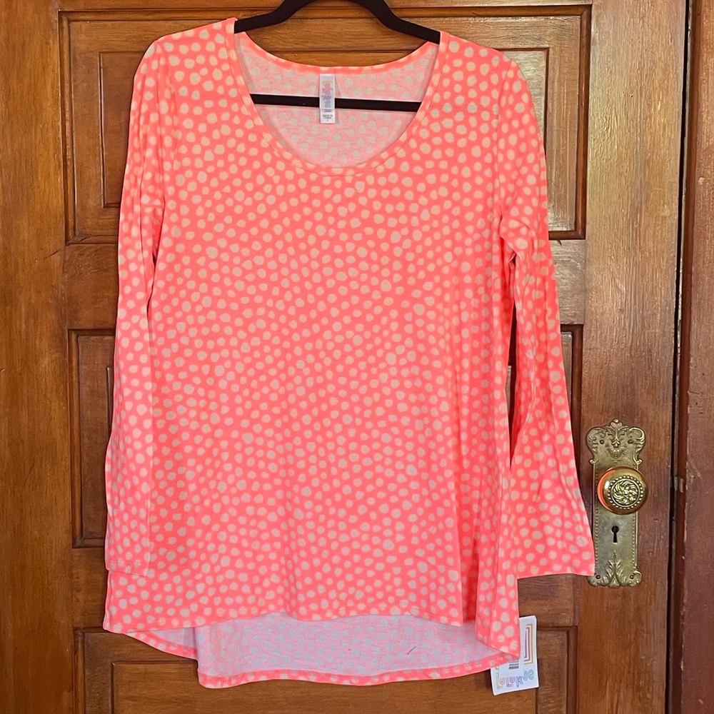 NWT - Long sleeve tee! Bright salmon color with off-white/grey dots.